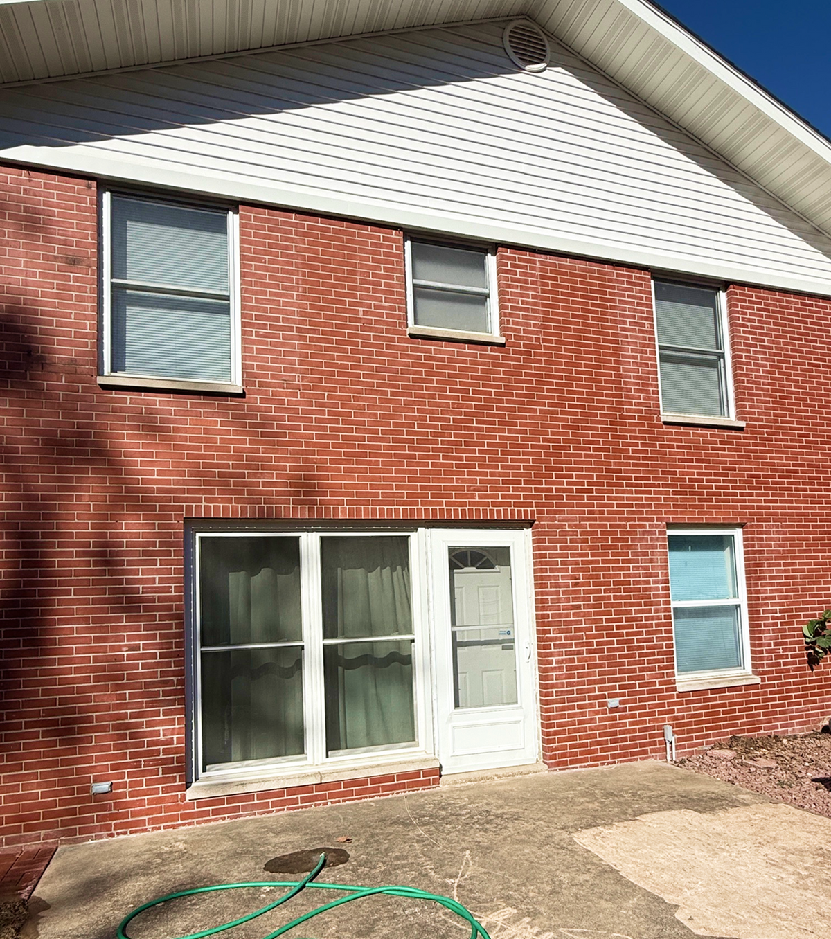 How to Remove Titanium Dioxide Paint Stains From Brick & Masonry