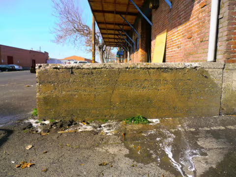 
Rinsing of Graffiti from Concrete